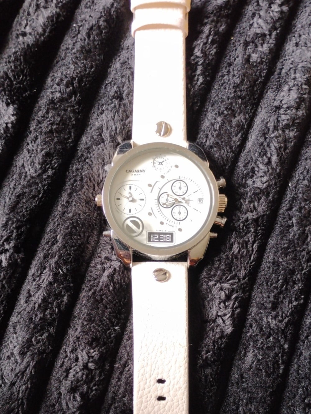 CAGARNY 6820 DUAL TIME ZONE MEN'S WATCH W/ WHITE FACE AND TEXTURED LEATHER STRAP